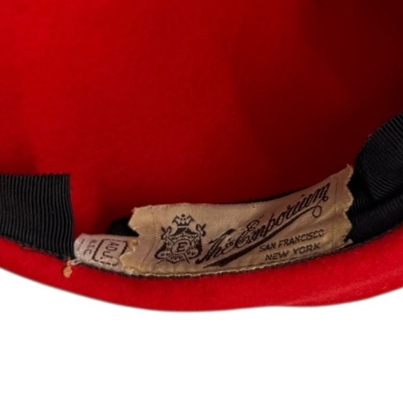 Vintage 1940s The Emporium women’s wool red top hat Dame cap pristine main image 4